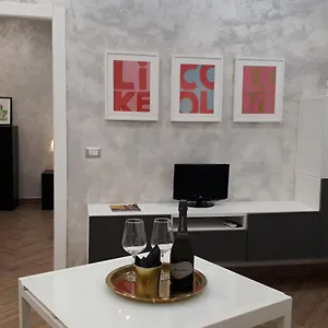 etnea-street-apartment.taorminaitalyhotels.com/