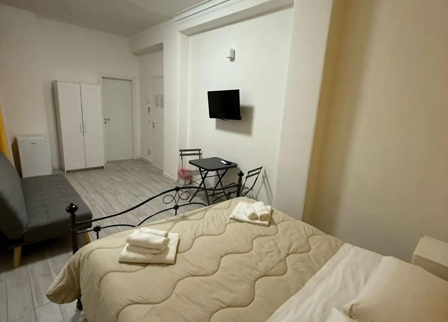 La Stazione 92 Bed & Breakfast Catania Italy